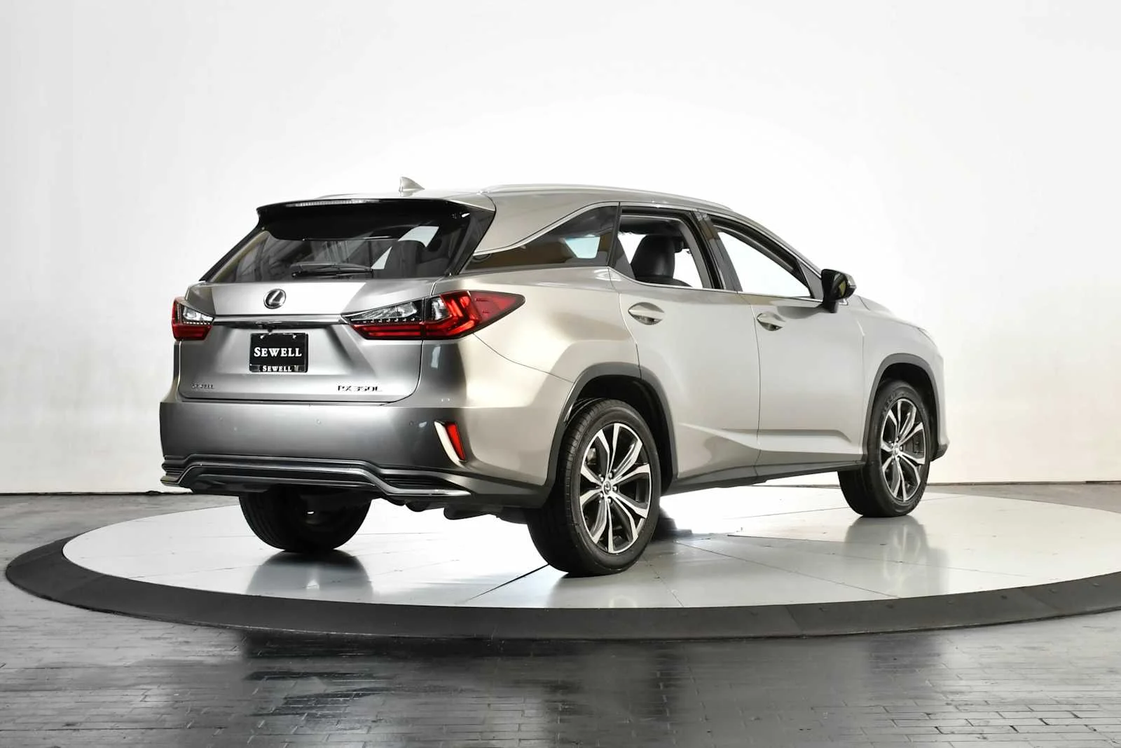 Used 2019 Atomic Silver Lexus Premium image 7