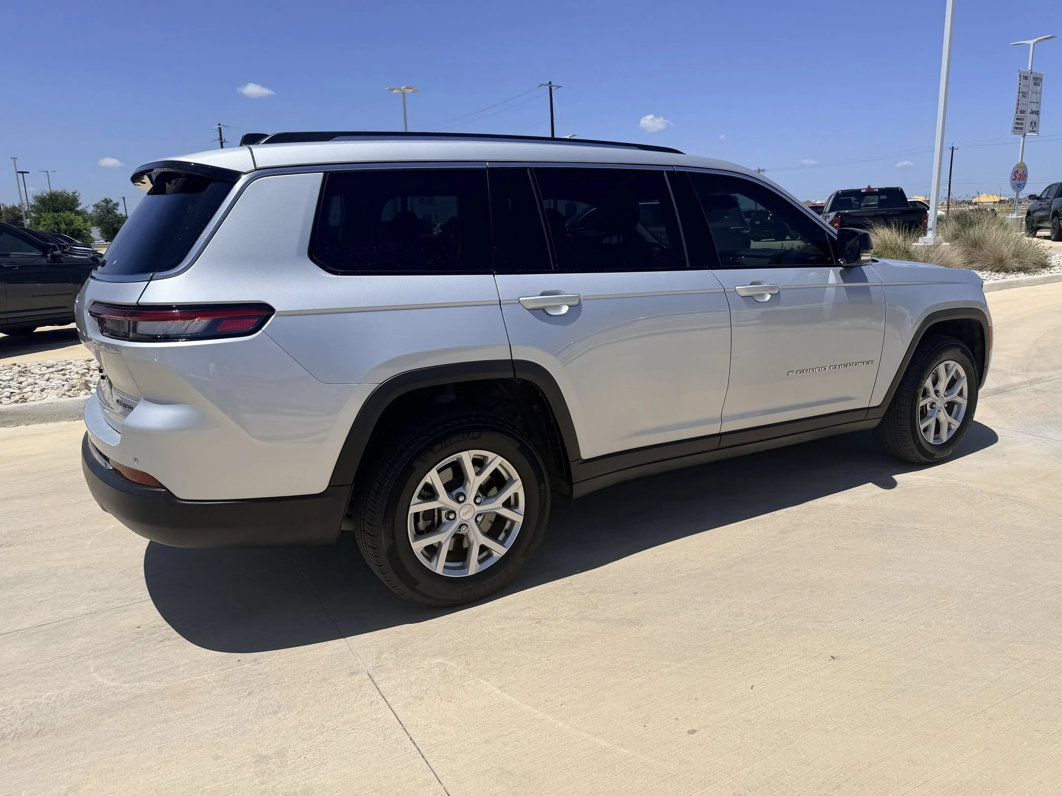 Used 2024 Silver Jeep Limited image 6