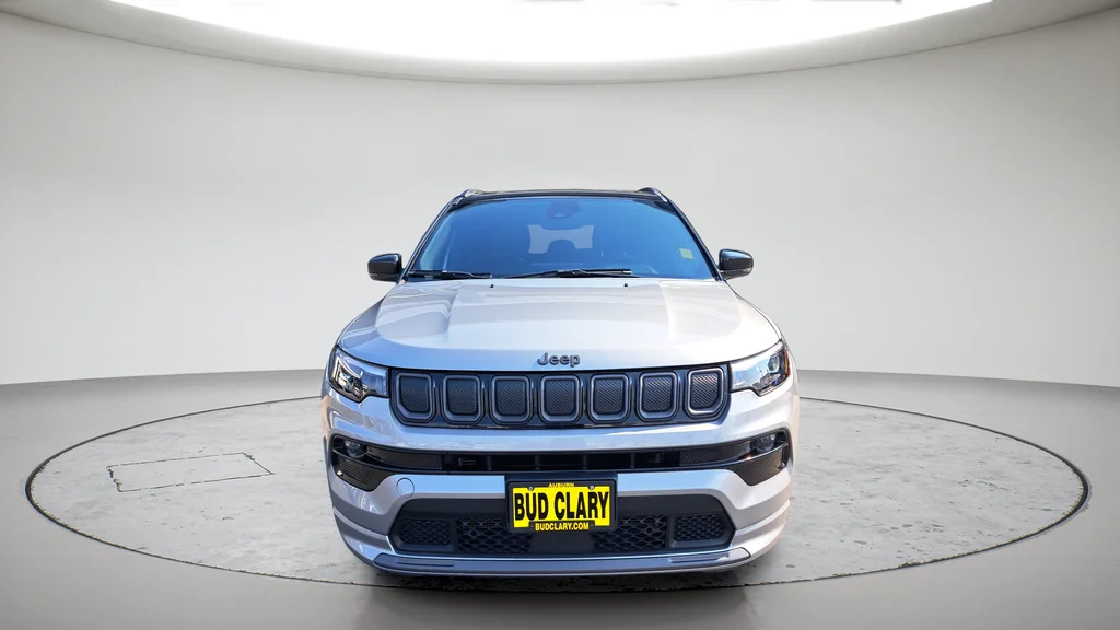 Used 2022 Silver Jeep Limited image 8