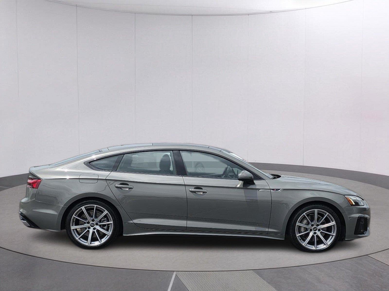 Used 2025  Audi S line Premium image 4