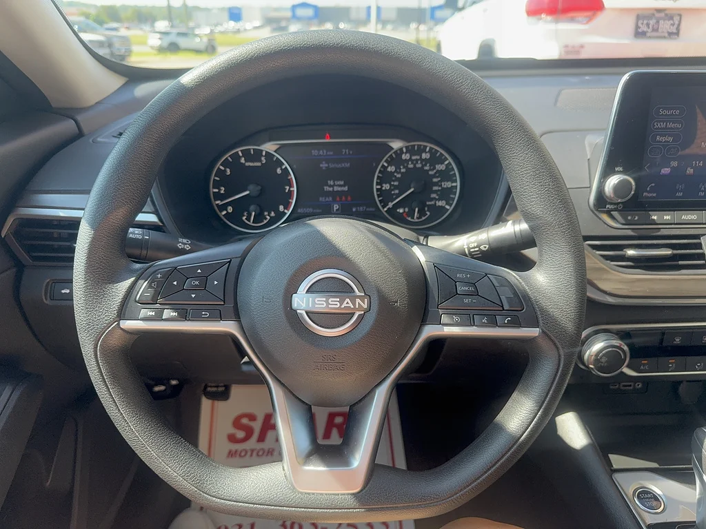 Used 2025 Garnet Pearl Metallic Nissan 2.5 SV image 8