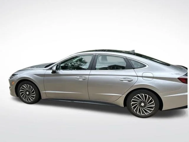 Used 2021 Silver Hyundai Limited image 10