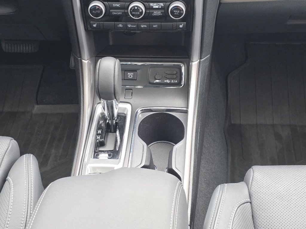 Used 2022 White Subaru Limited image 25