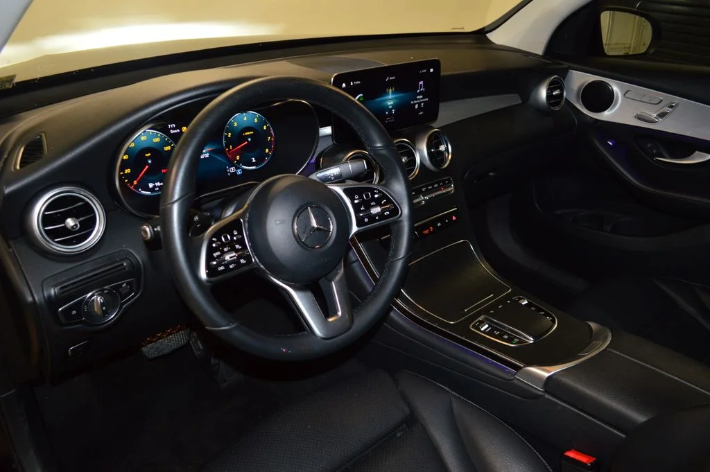 Used 2022 Black Mercedes-Benz GLC 300 image 4