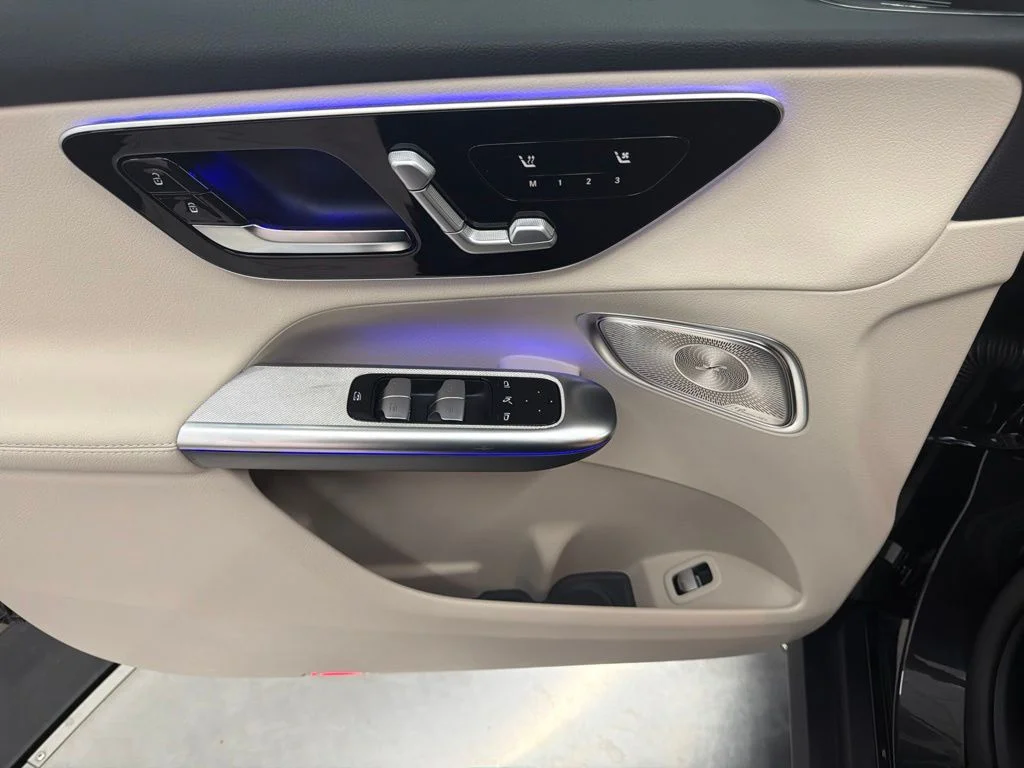 New 2027 Gray Mercedes-Benz GLC 300 image 16