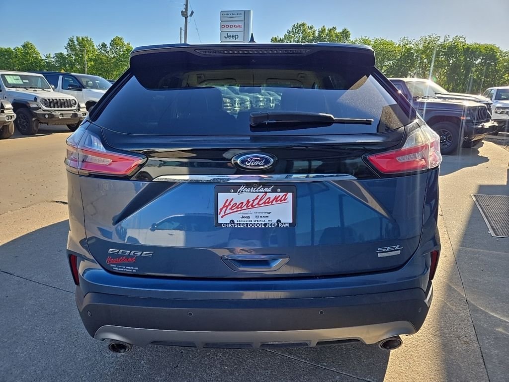 Used 2019 Blue Ford SEL image 9