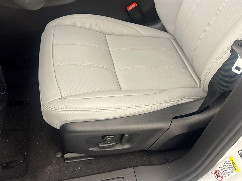 New 2026 Fuji White Land Rover Core S image 19