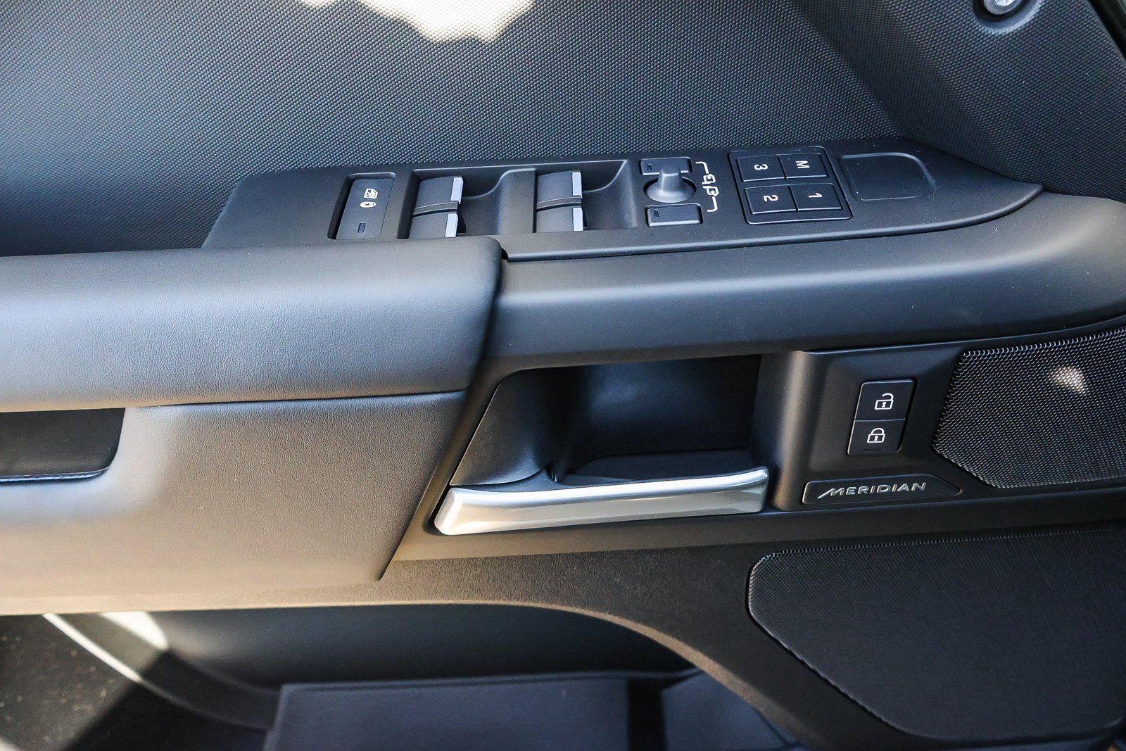New 2026 Woolstone Green Land Rover S image 21