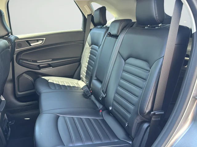 Used 2022 Silver Ford SEL image 27