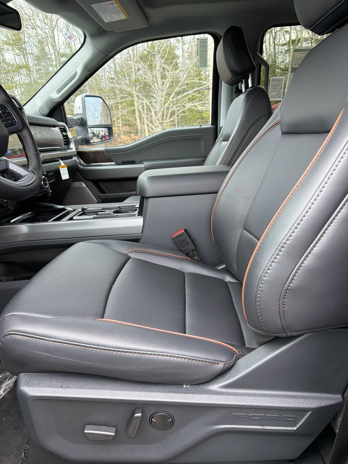 New 2026 Agate Black Metallic Ford F-250® Lariat® image 17