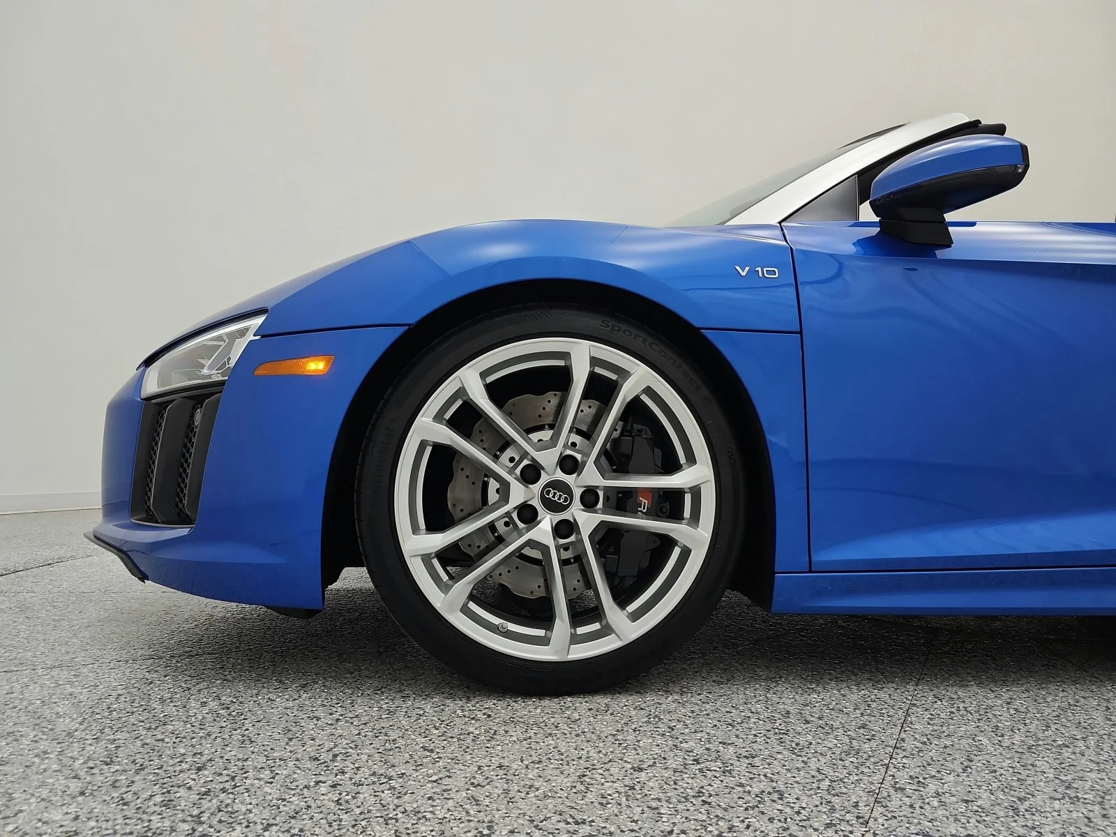 Used 2017 Ara Blue Crystal Effect/Black Roof Audi V10 image 20