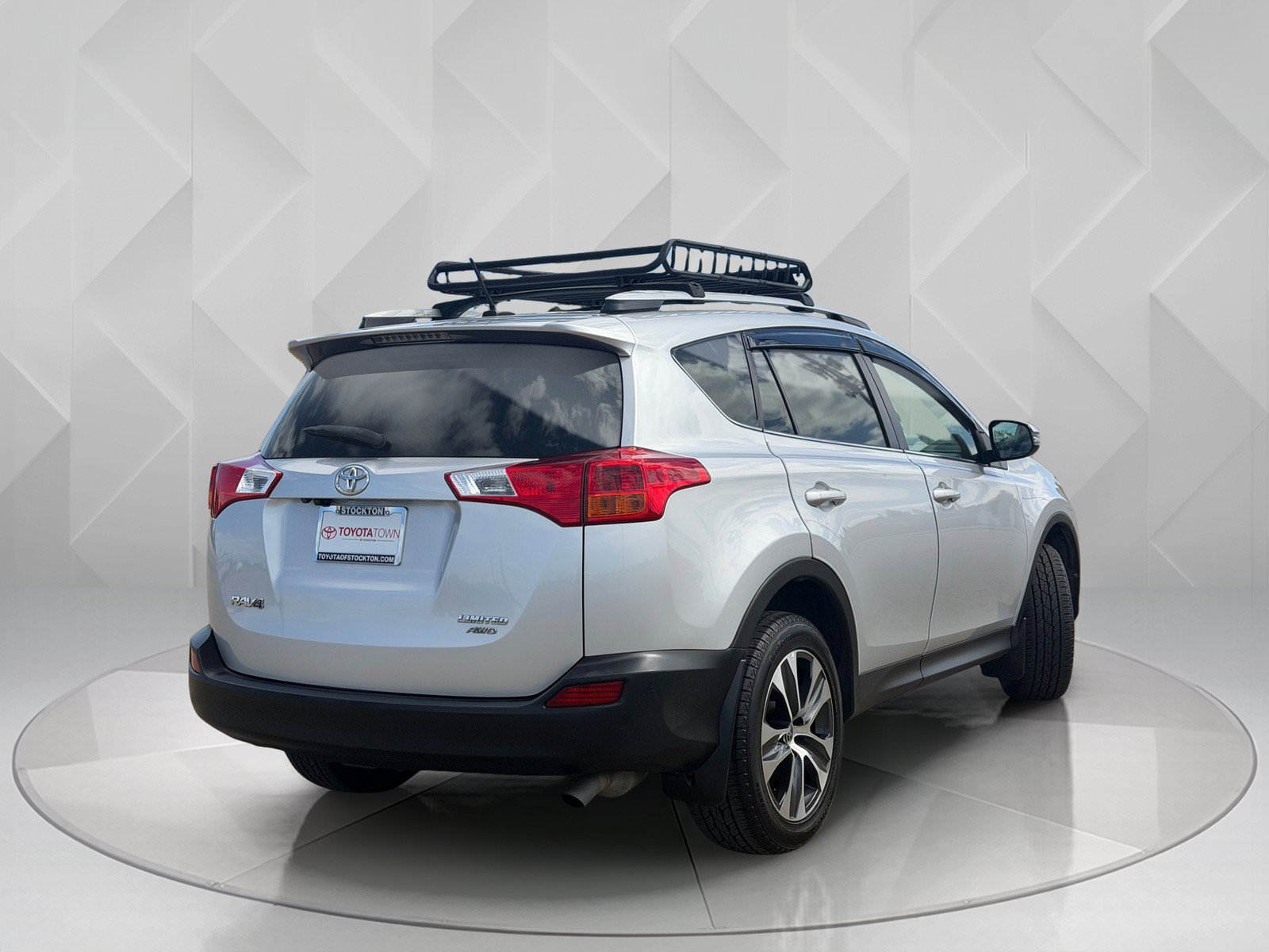 Used 2015 Classic Silver Metallic Toyota Limited image 8