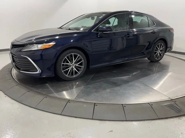 Used 2021  Toyota XLE image 1