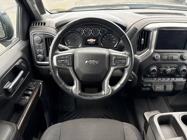 Used 2020 BLACK Chevrolet RST image 16
