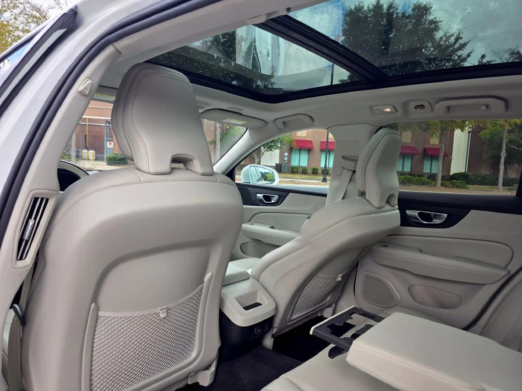 Used 2025  Volvo Plus image 28