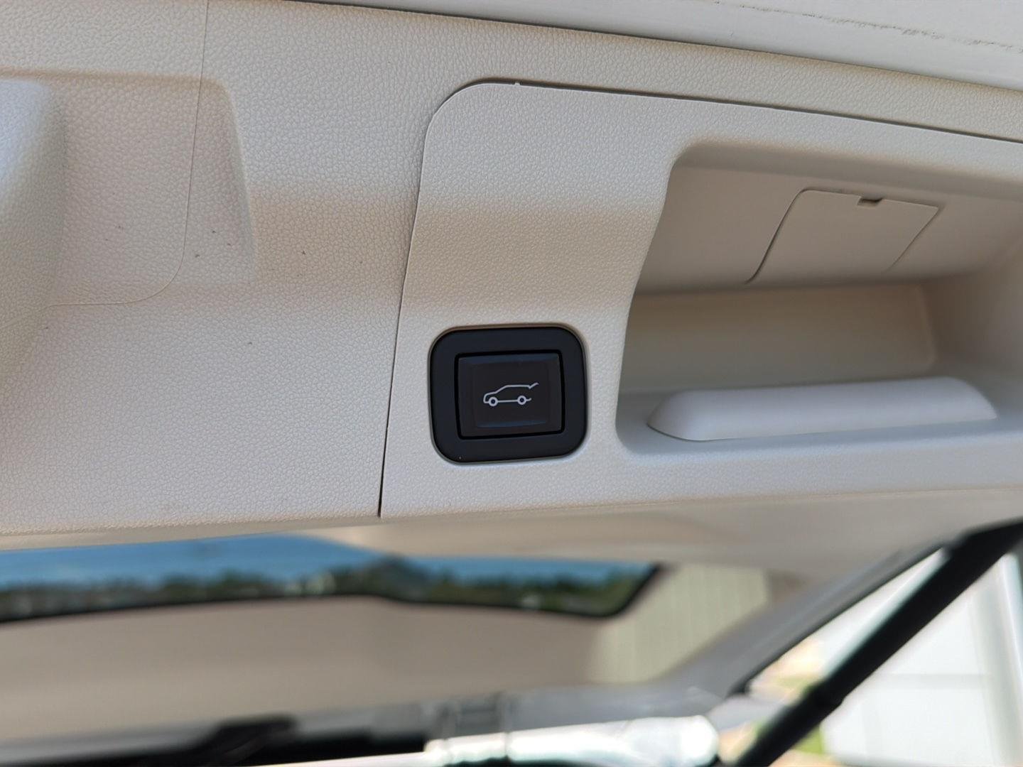 Used 2023 White Frost Tricoat GMC Denali image 37