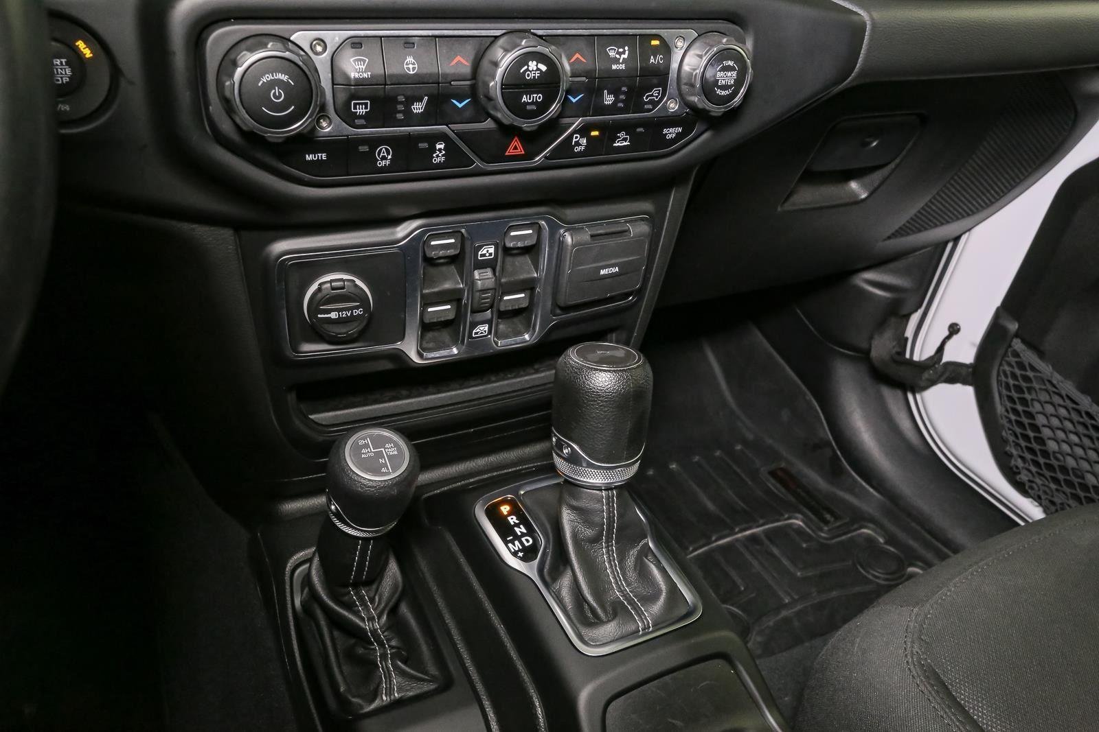 Used 2022 Bright White Clearcoat Jeep Unlimited Sahara image 37