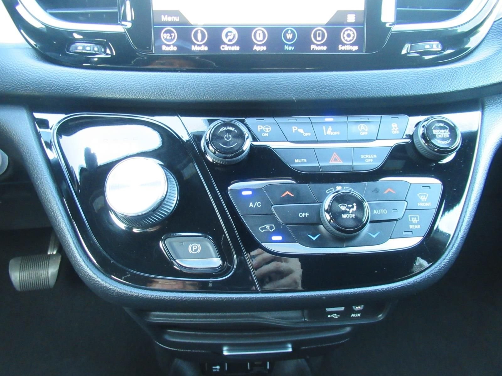 Used 2019 Gray Chrysler Touring Plus image 29