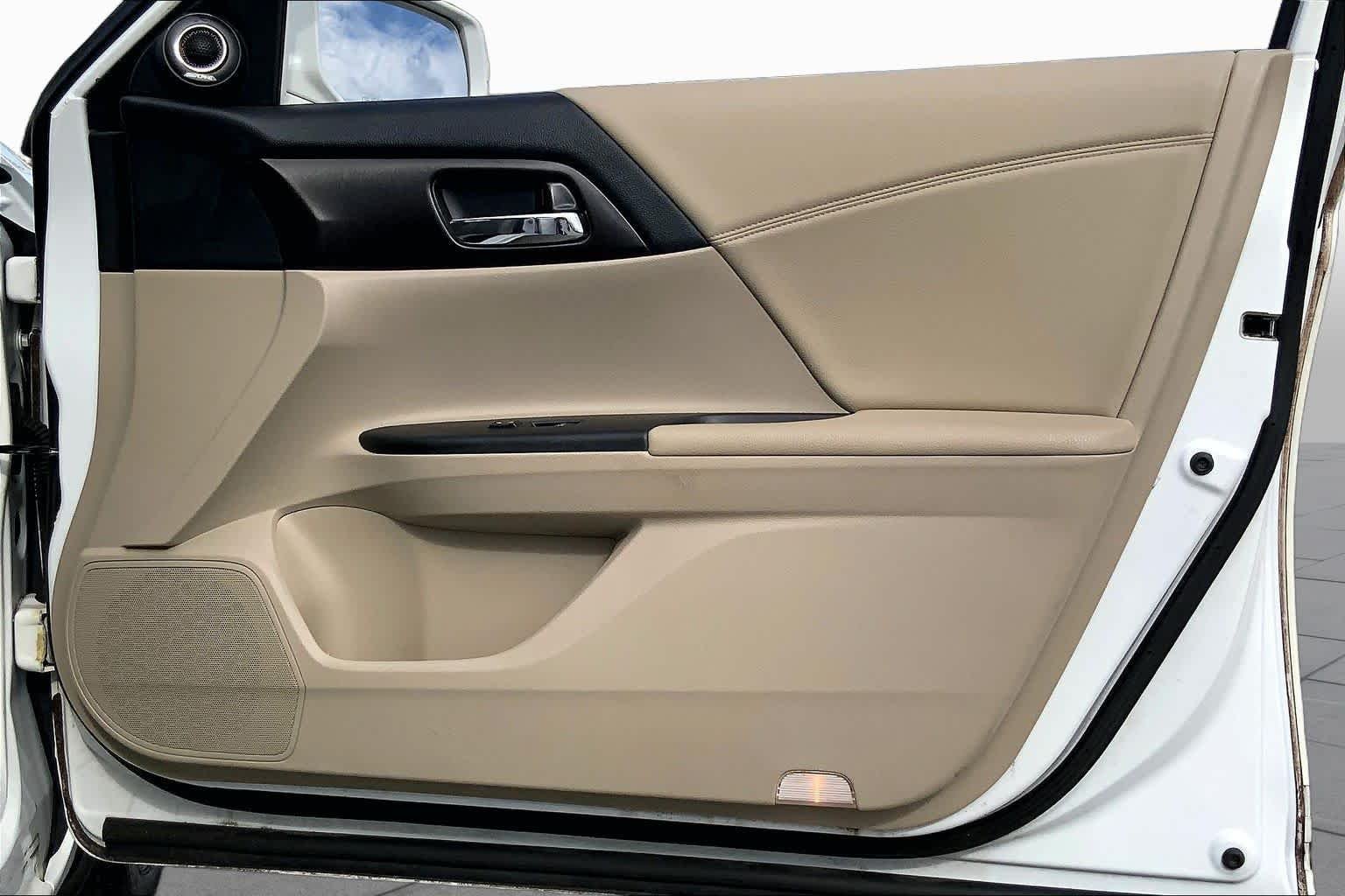 Used 2015  Honda  image 22