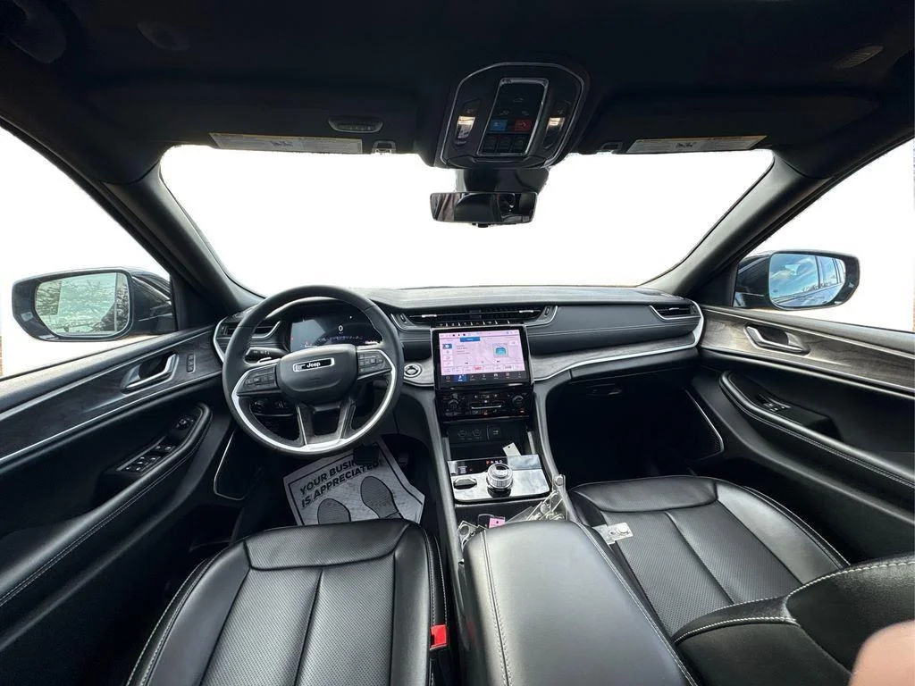 Used 2024 Midnight Sky Jeep Limited image 22