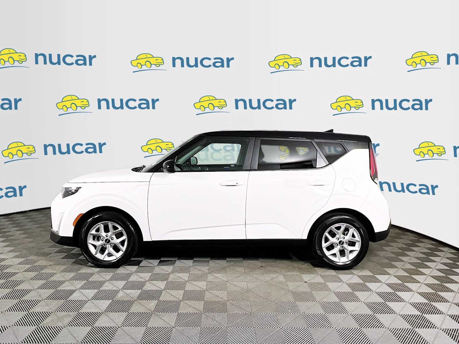 Used 2023 Clear White w/Black Roof Kia S image 4