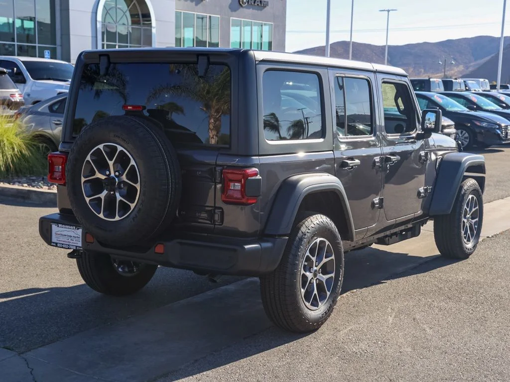 New 2026 Granite Crystal Metallic Clear-Coat Exterior Paint Jeep Unlimited Sport S image 3
