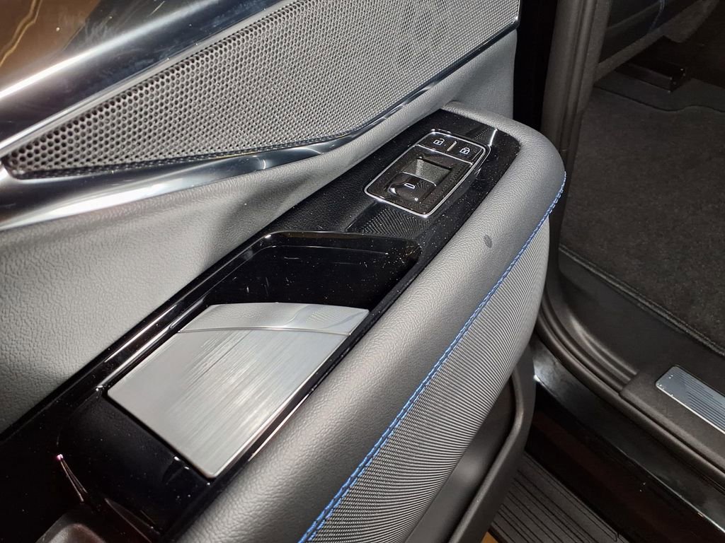 2026 Cadillac Escalade IQL Luxury - Photo 10