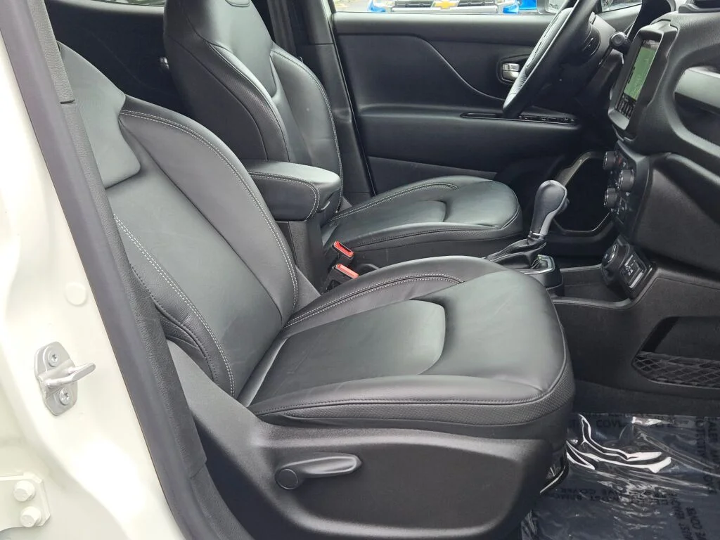 Used 2023 White Jeep Limited image 6