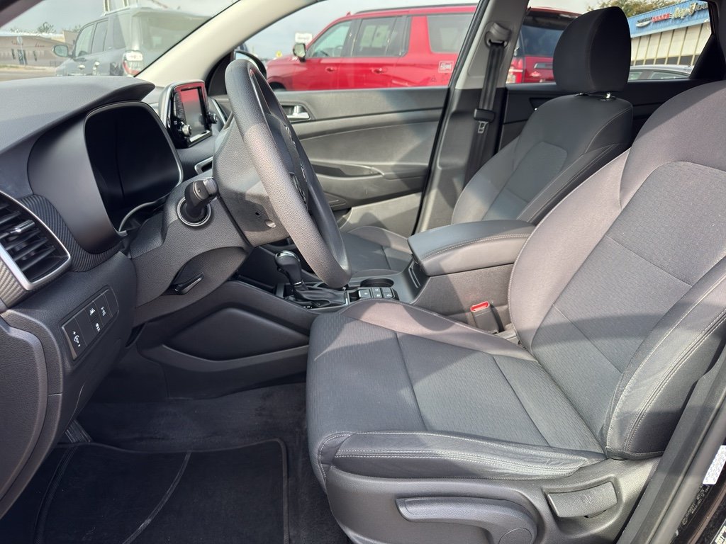 Used 2019 Black Noir Pearl Hyundai SE image 8