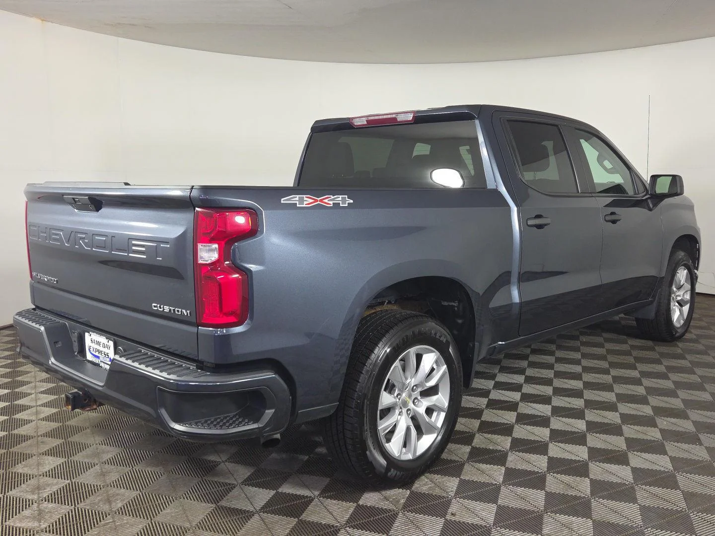 Used 2021 Shadow Gray Metallic Chevrolet Custom image 17