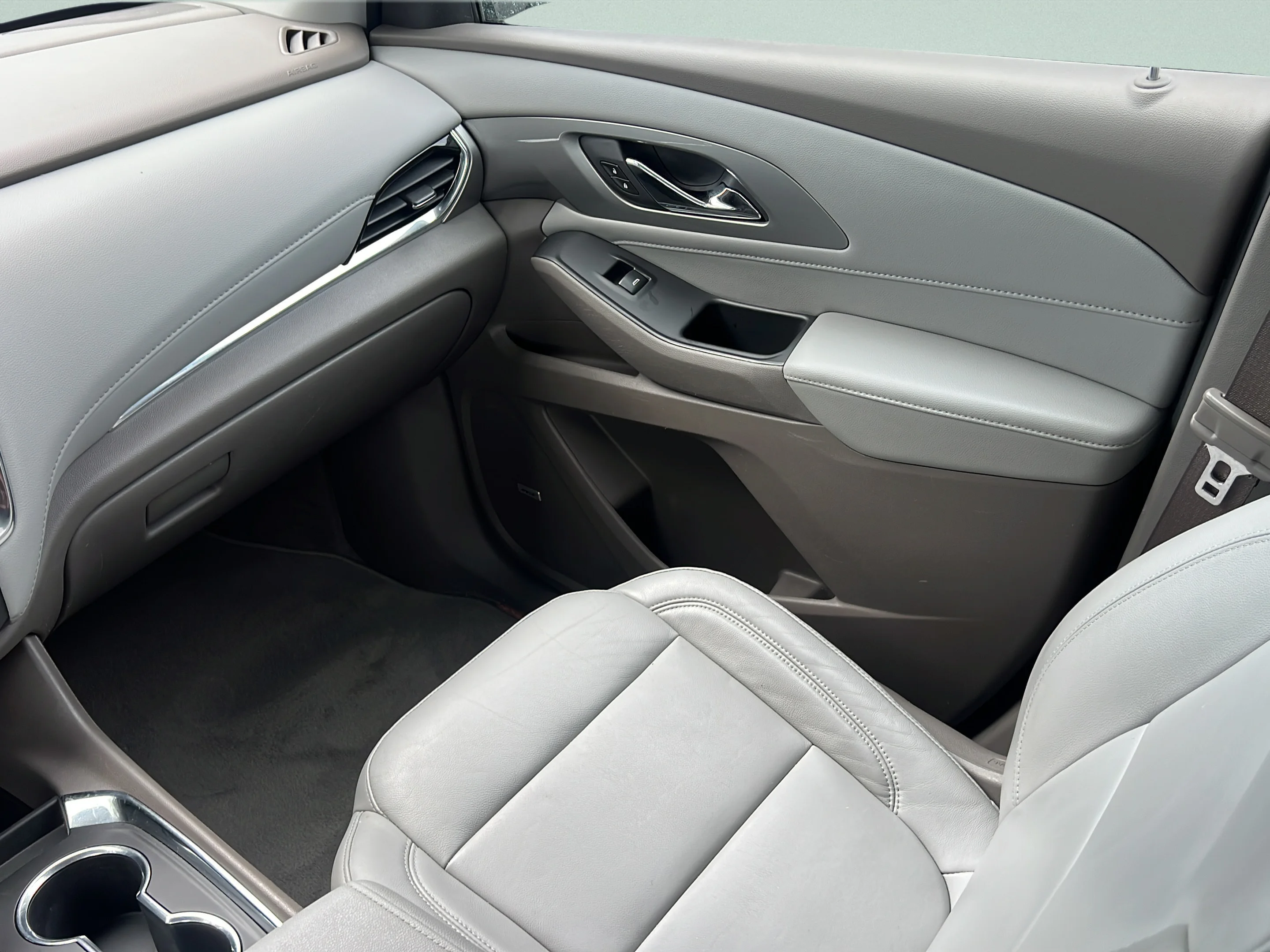 Used 2020 Summit White Chevrolet LT Leather image 11