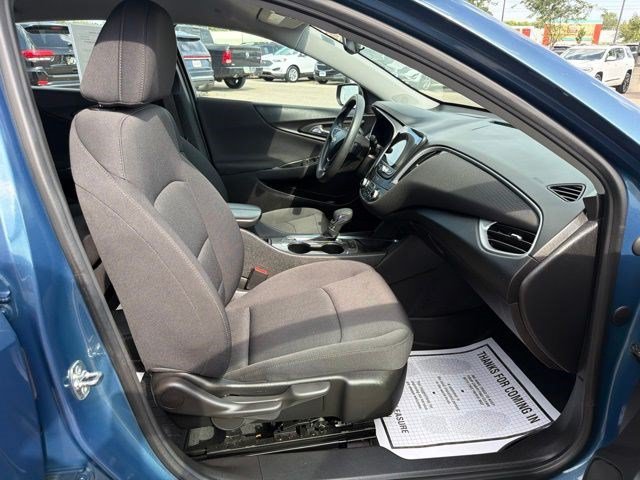 Used 2024 Lakeshore Blue Metallic Chevrolet LT image 20