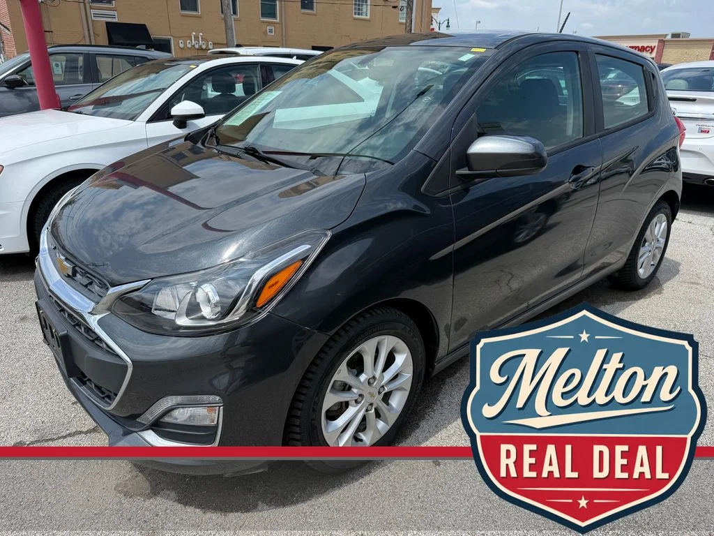 Used 2021 Gray Chevrolet 1LT image 1