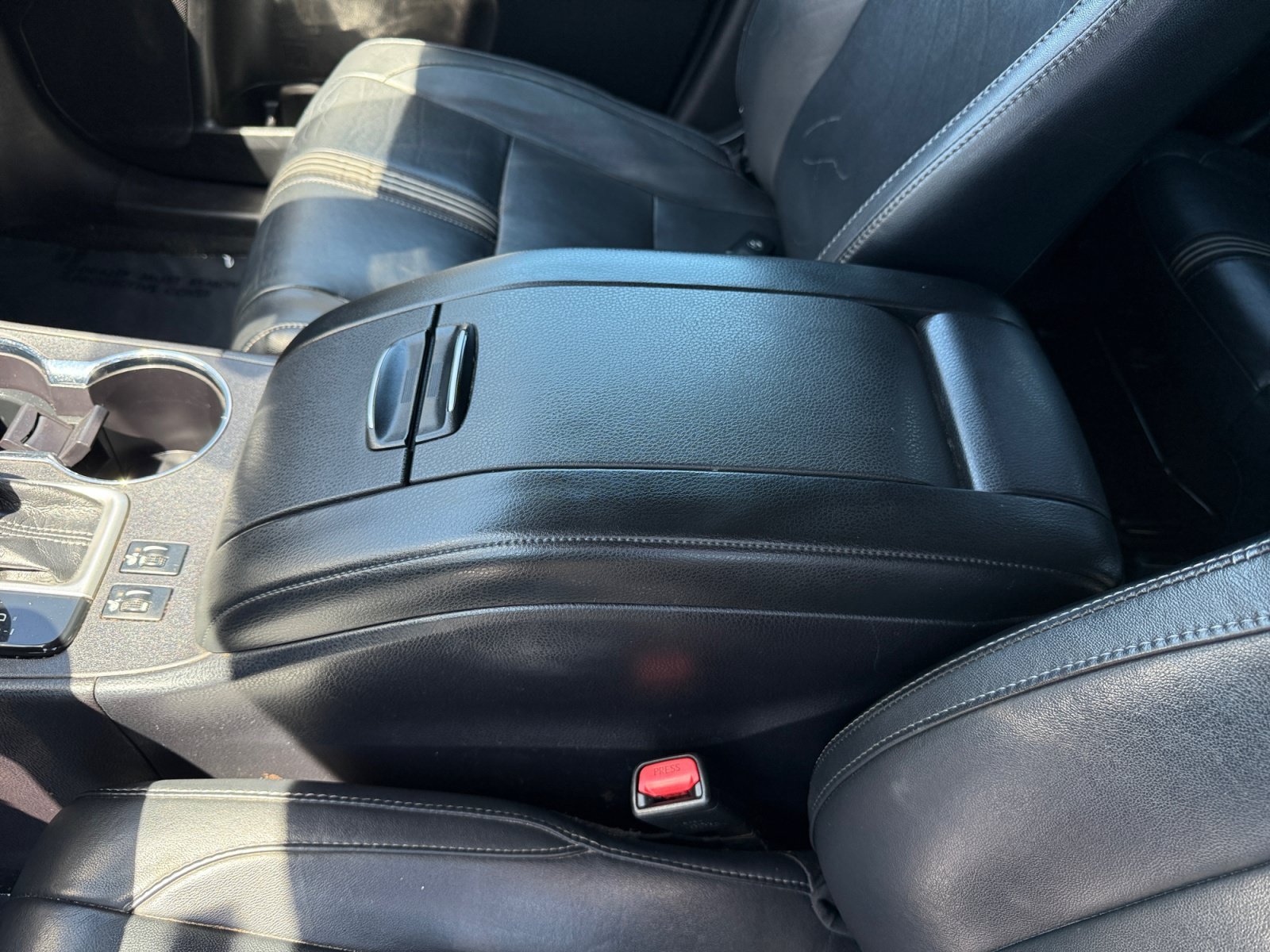 Used 2018 Blizzard Pearl Toyota SE image 14