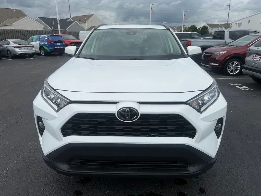 Used 2019 White Toyota XLE image 8