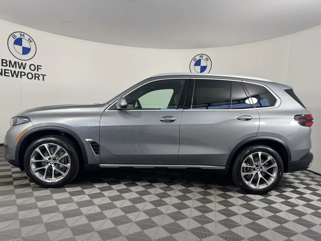New 2026 Gray BMW xDrive40i image 9