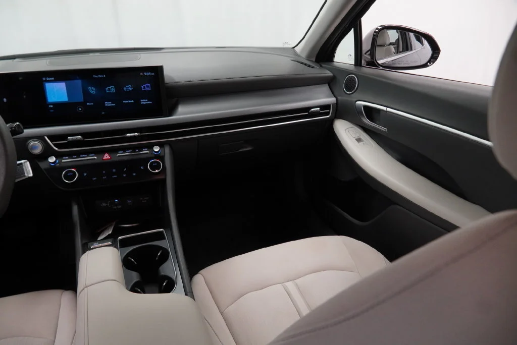 Used 2025 Abyss Black Hyundai SEL image 11