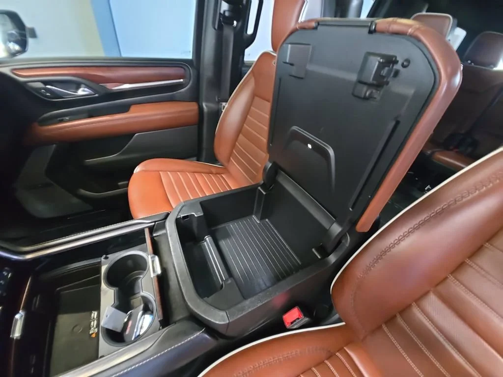Used 2023 FROSTED PINE METALLIC GMC Denali Ultimate image 33