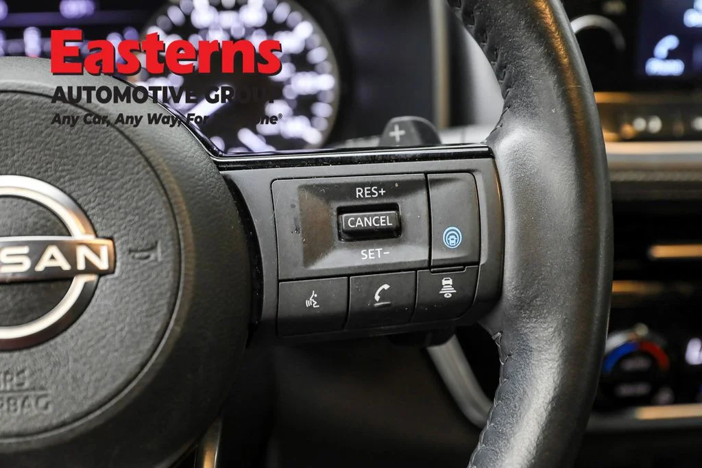 Used 2022 Silver Nissan SL image 16