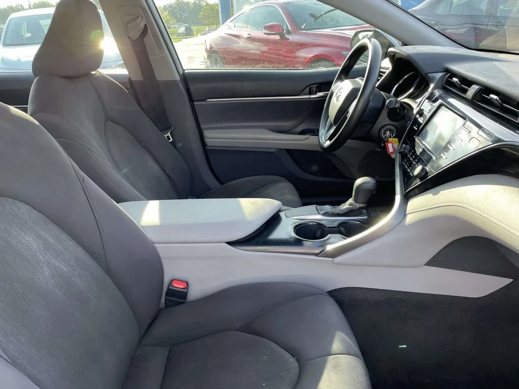 Used 2020 Silver Toyota LE image 9