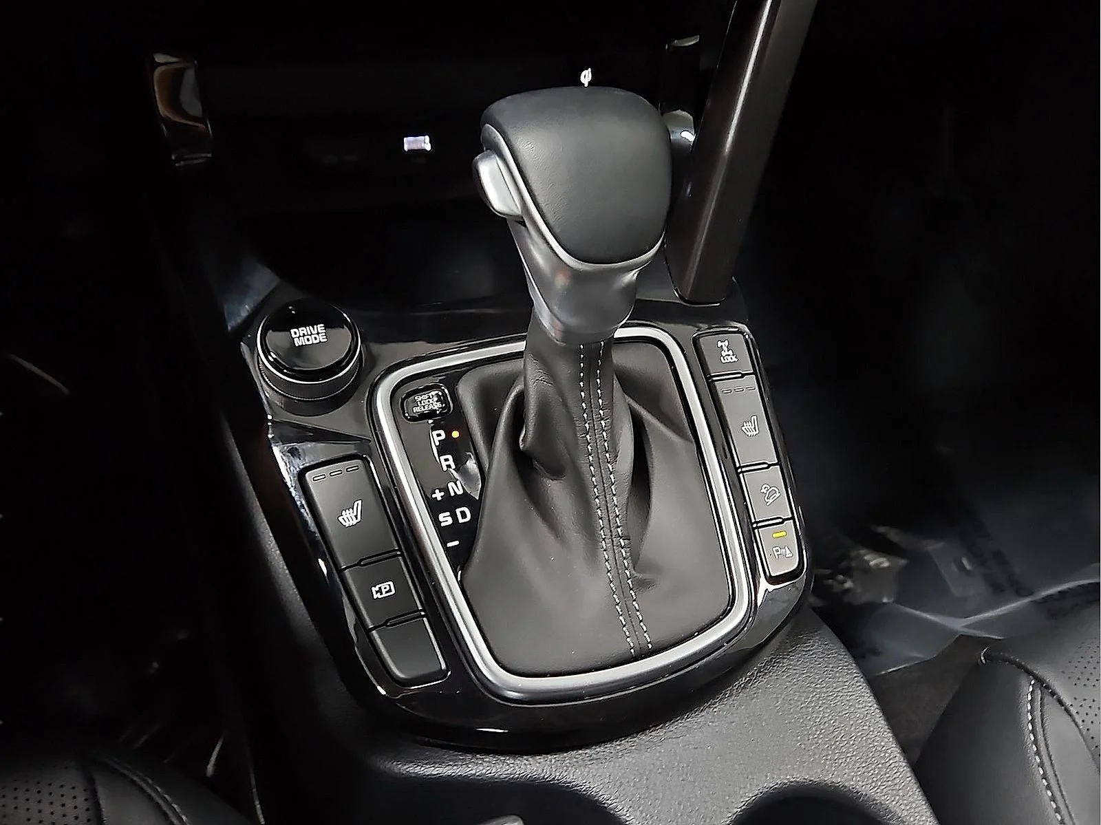 Used 2025 Fusion Black Kia EX image 13