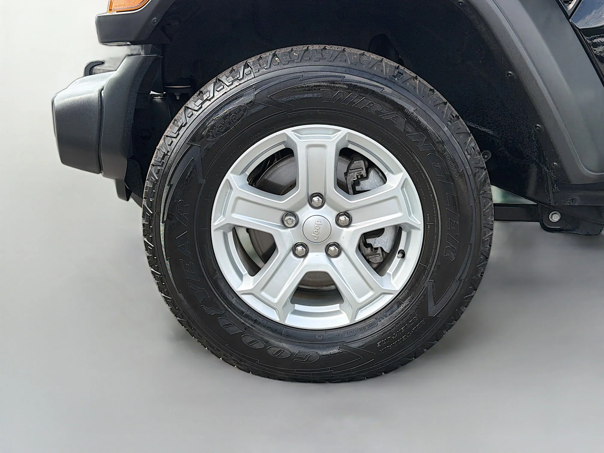 Used 2019 Black Clearcoat Jeep Sport S image 40