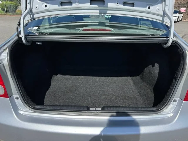 Used 2009 Alabaster Silver Metallic Honda LX image 13