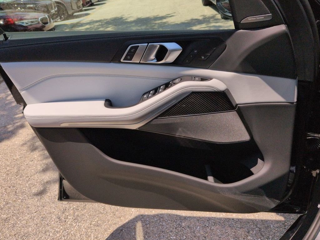 New 2026 Black Sapphire Metallic BMW M60i image 31