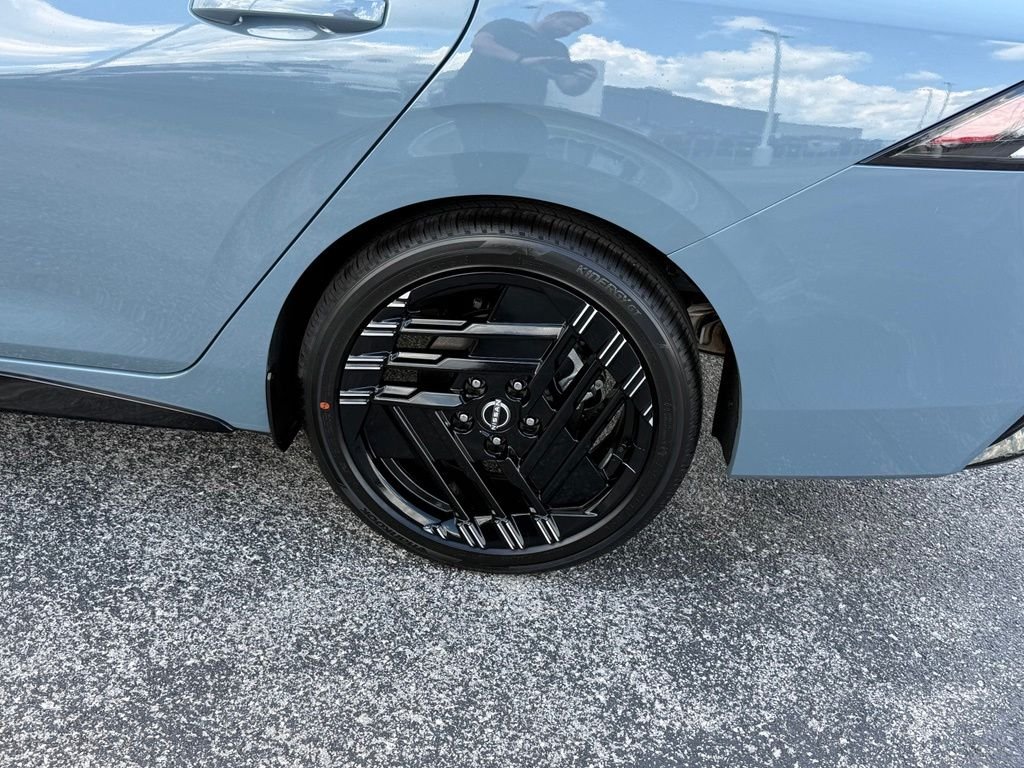 New 2026 Atlantic Gray Metallic / Super Black Two-tone Nissan SR image 41