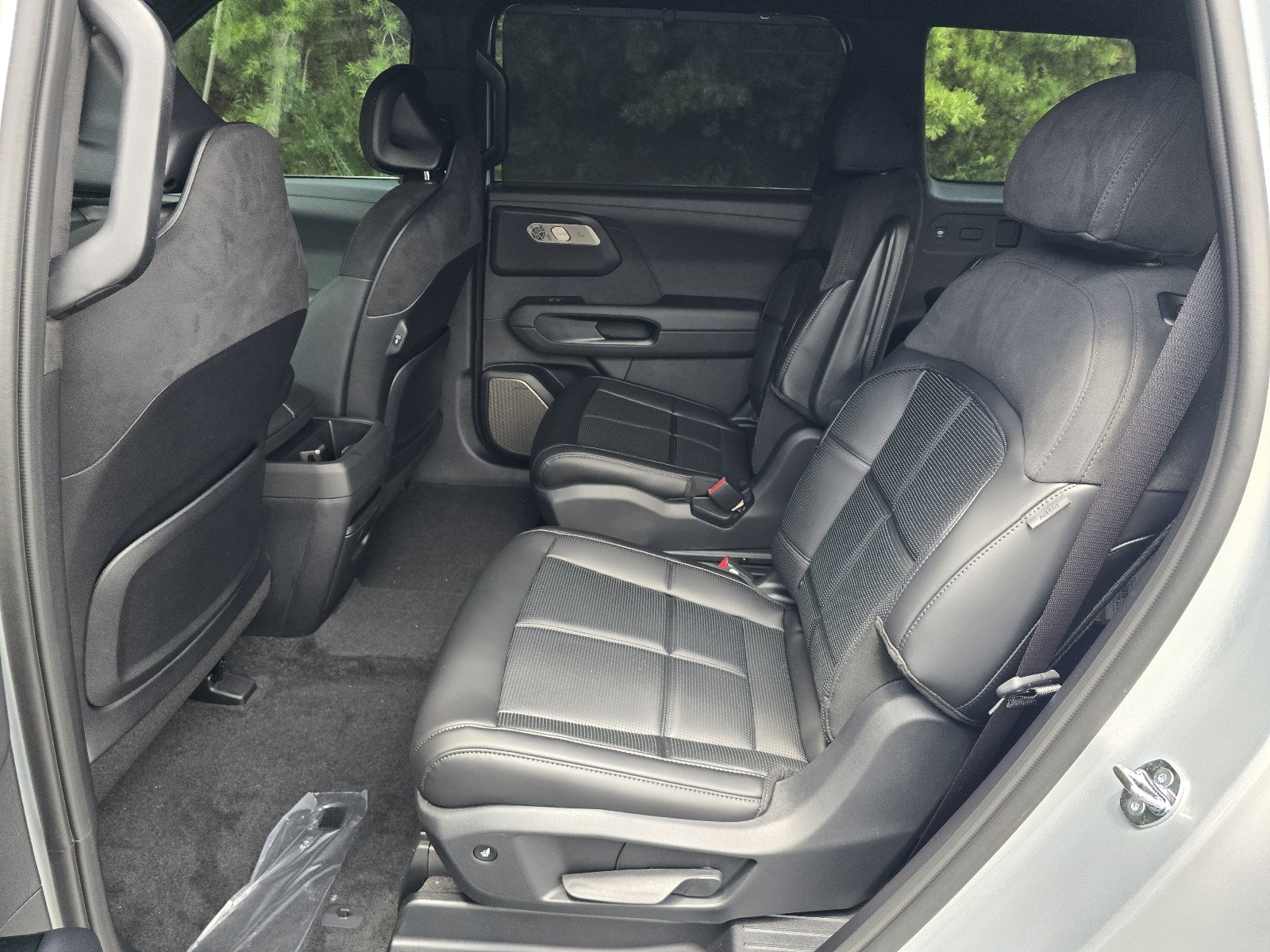 New 2027 Ivory Silver Kia SX-PRESTIGE image 4