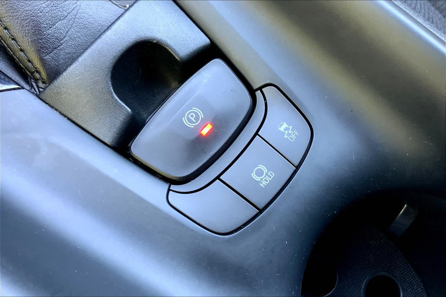Used 2018 Blizzard Pearl Toyota XLE image 32