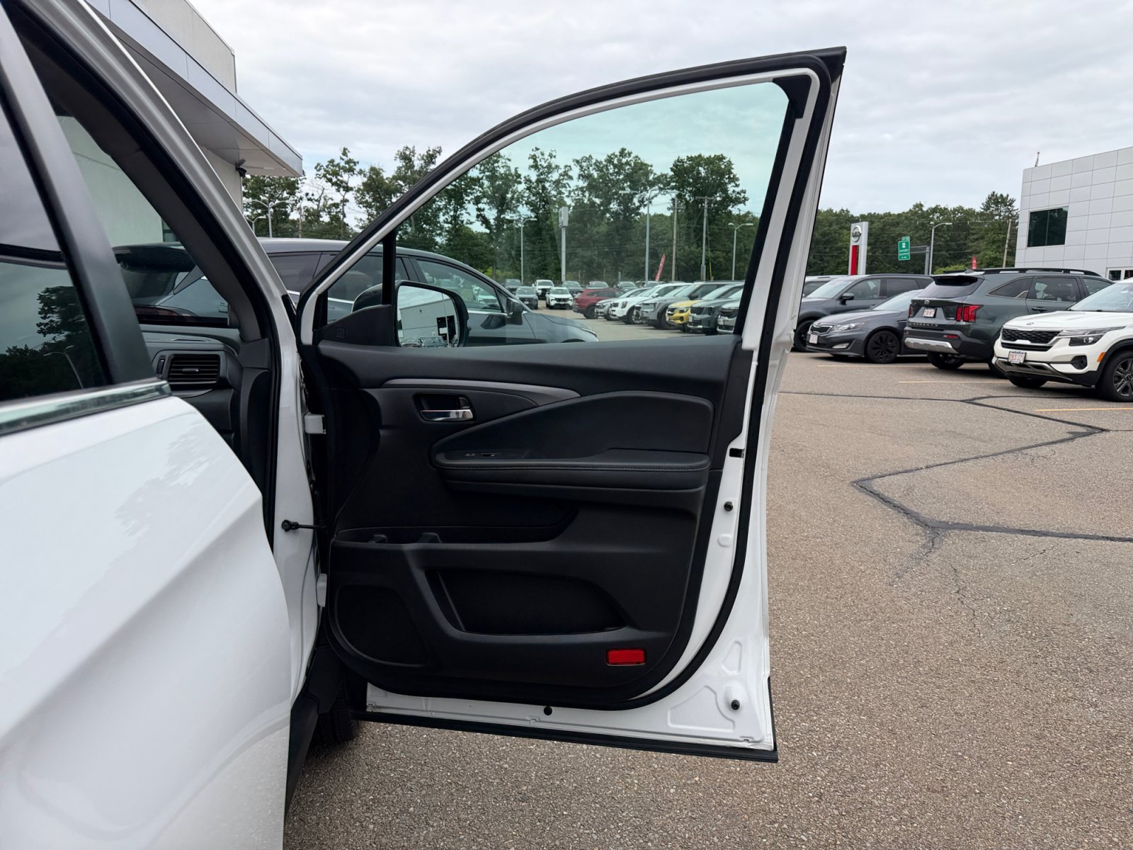 Used 2025 White Honda RTL image 31