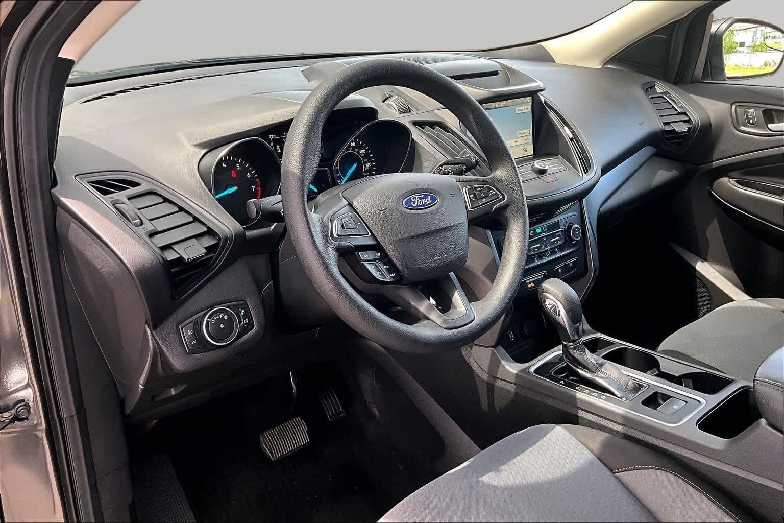 Used 2018 Magnetic Metallic Ford SE image 17