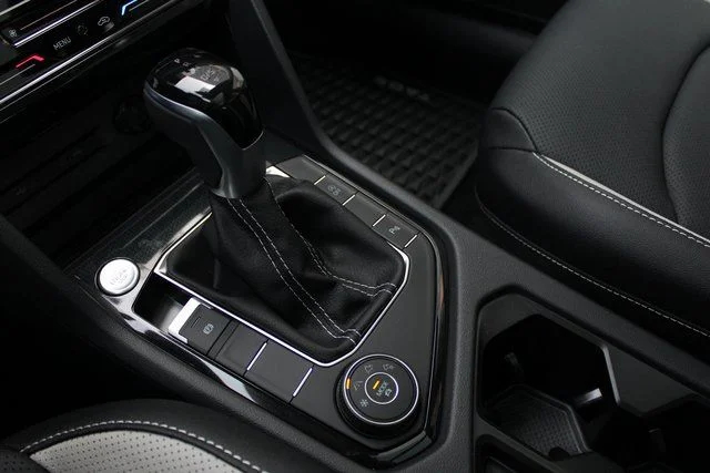 2025 Volkswagen Taos SEL - Photo 8